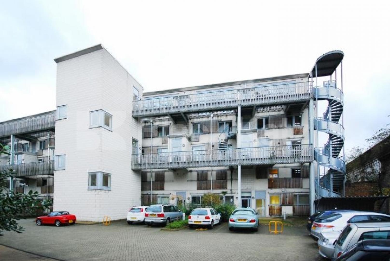 			LET , 2 Bedroom, 1 bath, 1 reception Penthouse			 Grosvenor Terrace, Camberwell